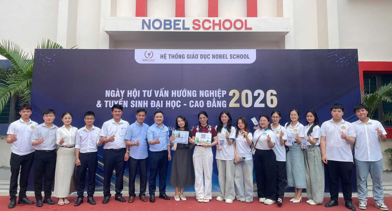 Sinh viên HDU hỗ nhà trường tư vấn hướng nghiệp và tuyển sinh năm 2026 tại Nobel School Thanh Hóa